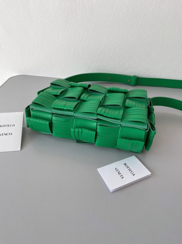 Contrefaçon Sac Bottega Veneta Cassette à Franges en Perruche – Image 9