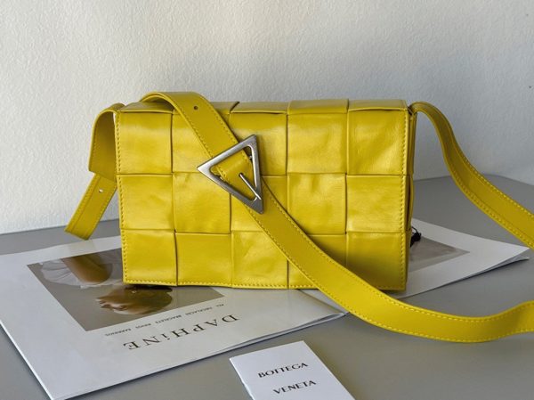 Réplique Sac Bottega Veneta Cassette en Jaune – Image 9