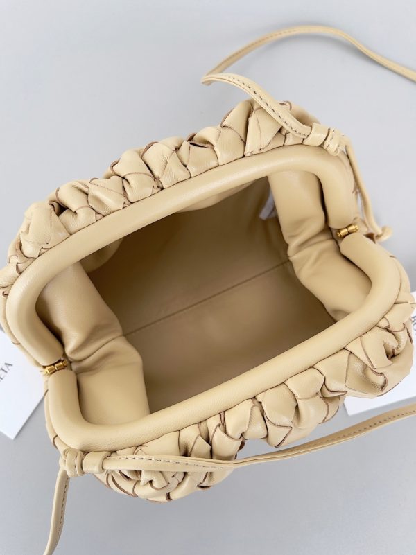 Contrefaçon Mini Pochette Bottega Veneta avec Sangle en Bouillie – Image 8