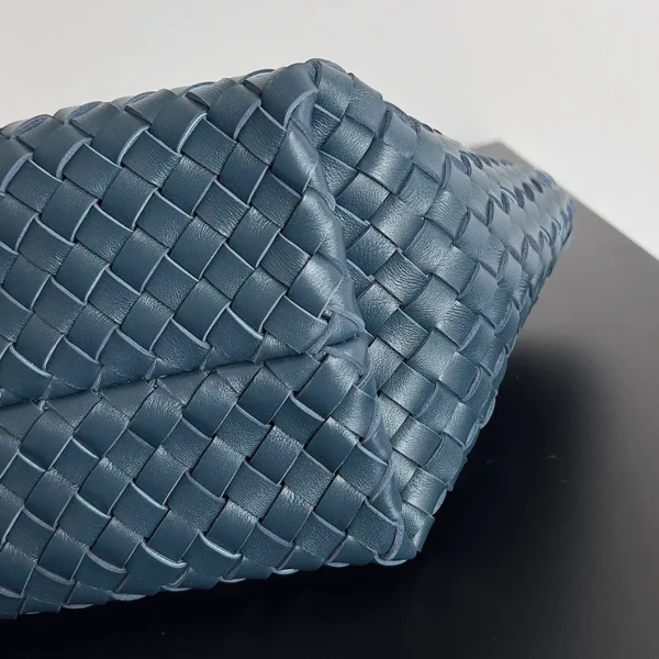 Fausse Bottega Veneta Cabat Mini en cuir d’agneau intrecciato bleu marine – Image 3