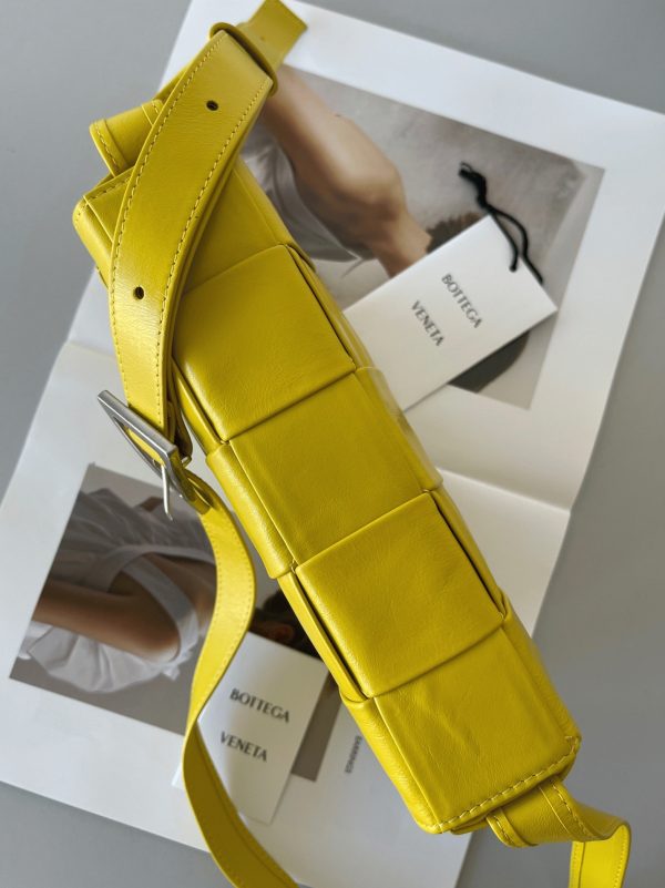 Réplique Sac Bottega Veneta Cassette en Jaune – Image 3
