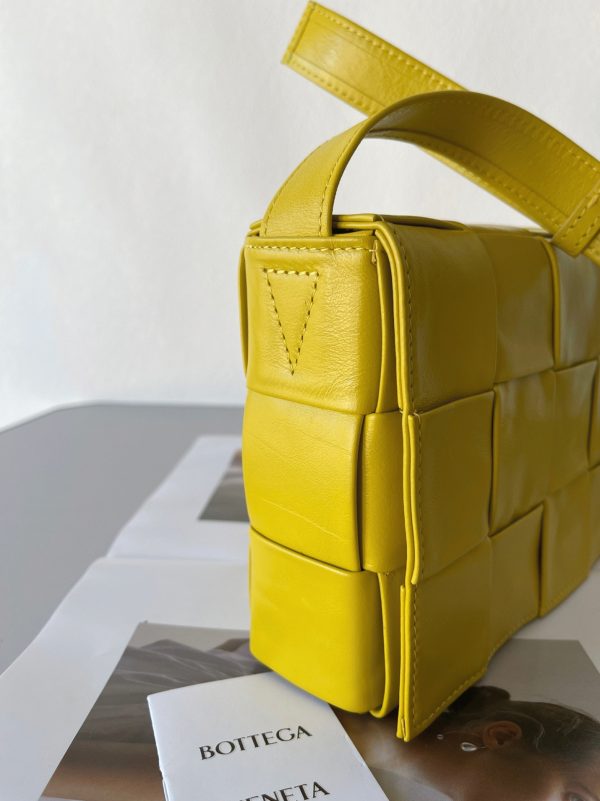 Réplique Sac Bottega Veneta Cassette en Jaune – Image 2
