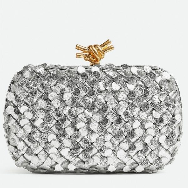 Contrefaçon Bottega Veneta Knot Minaudiere Clutch en Sequins Argentés