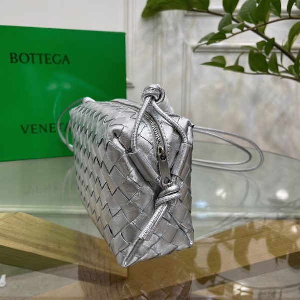 Faux Petit Sac Bottega Veneta Loop en Argent – Image 6