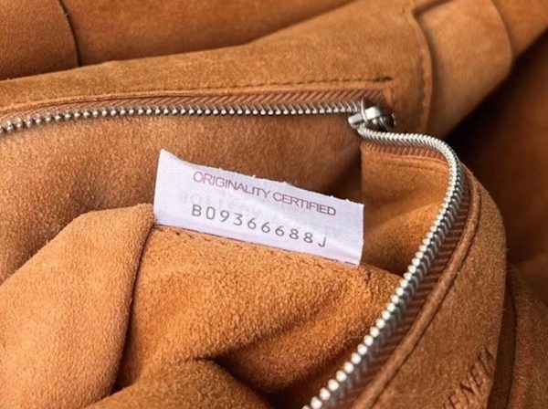 Fausse Bottega Veneta Arco Mini en cuir grainé caramel – Image 2