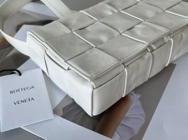 Faux Sac Bottega Veneta Cassette en Blanc – Image 5