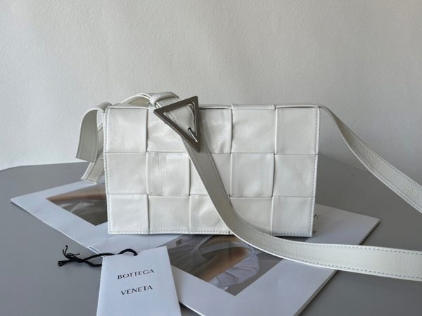 Faux Sac Bottega Veneta Cassette en Blanc – Image 4