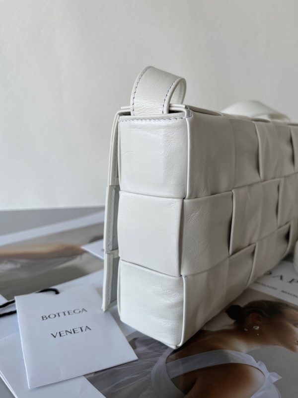 Faux Sac Bottega Veneta Cassette en Blanc – Image 2