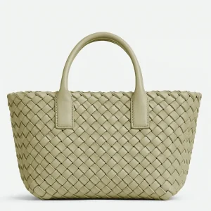 Contrefaçon du sac Bottega Veneta Cabat Mini en cuir d’agneau intrecciato Travertine