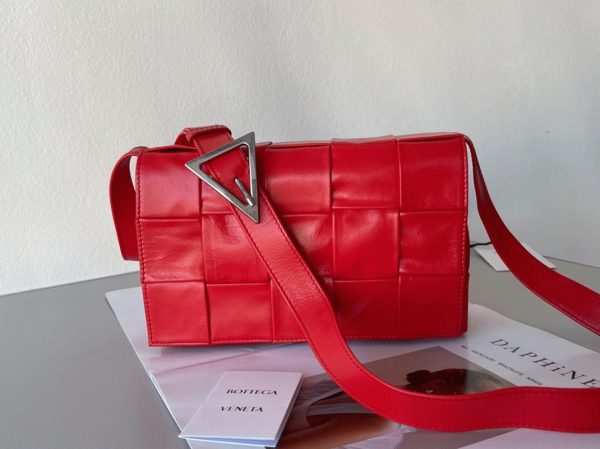 Contrefaçon Sac Bottega Veneta Cassette en Rouge – Image 5
