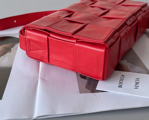 Contrefaçon Sac Bottega Veneta Cassette en Rouge – Image 4