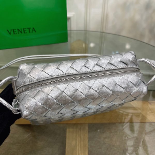 Faux Petit Sac Bottega Veneta Loop en Argent – Image 10