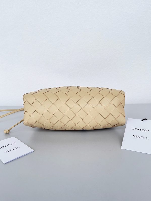 Contrefaçon Mini Pochette Bottega Veneta avec Sangle en Bouillie – Image 6