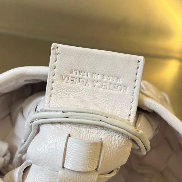 Contrefaçon mini sac Bottega Veneta Sardine en Blanc – Image 7