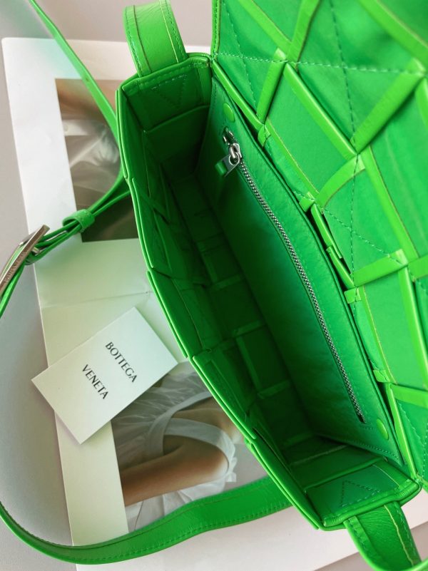 Contrefaçon Sac Bottega Veneta Cassette en Perruche – Image 4