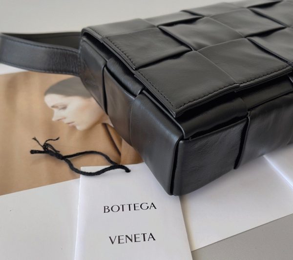 Faux Sac Bottega Veneta Cassette en Noir – Image 9