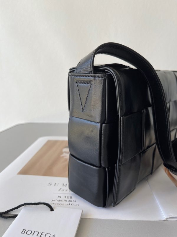 Faux Sac Bottega Veneta Cassette en Noir – Image 5