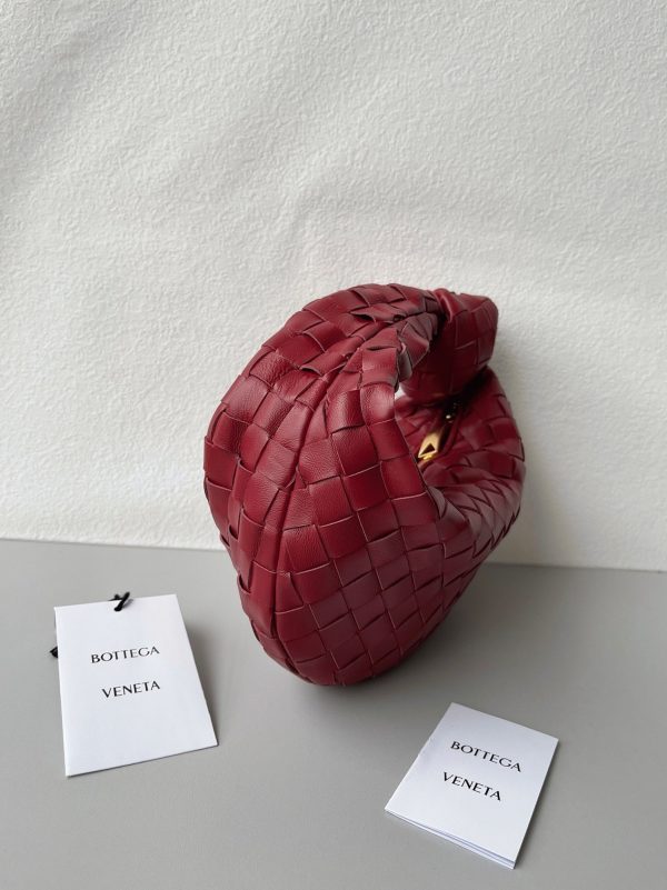 Faux Mini Sac Bottega Veneta BV Jodie en Rouge Foncé – Image 4