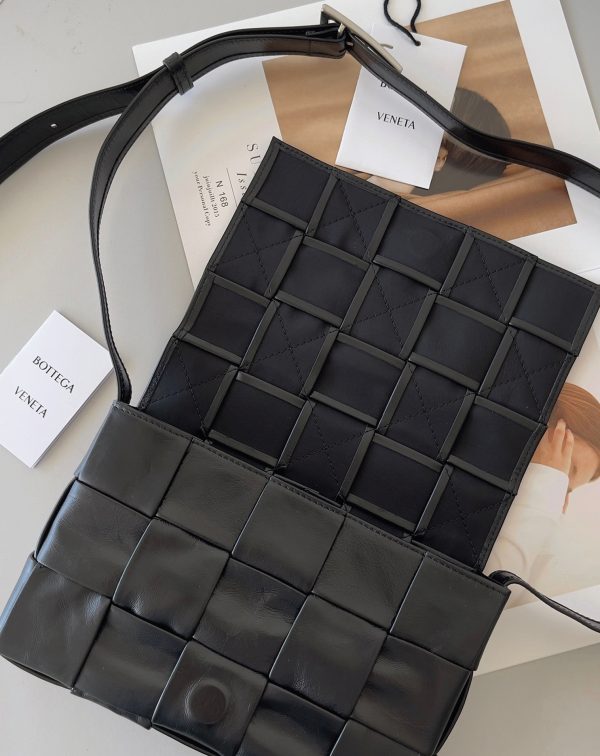 Faux Sac Bottega Veneta Cassette en Noir – Image 2