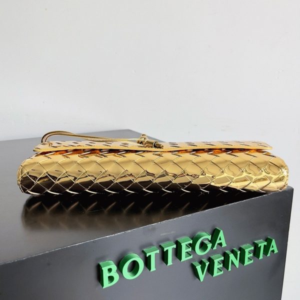 Réplique Bottega Veneta Andiamo Clutch avec Poignée en Or – Image 5