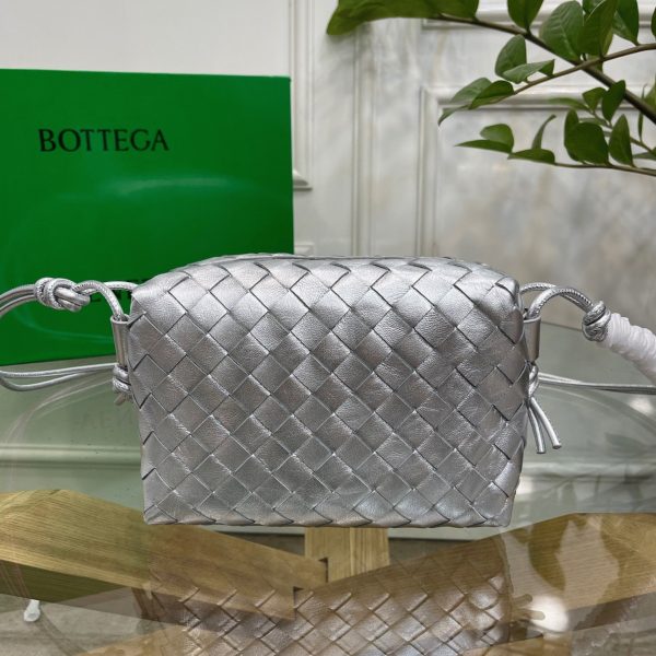 Faux Petit Sac Bottega Veneta Loop en Argent – Image 4