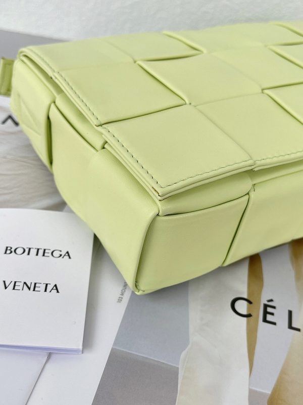 Réplique Sac Bottega Veneta Cassette en Jaune Lavé – Image 2