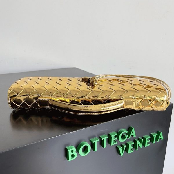 Réplique Bottega Veneta Andiamo Clutch avec Poignée en Or – Image 4