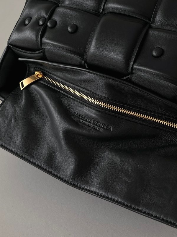 Fausse Bottega Veneta Chain Cassette en noir – Image 3