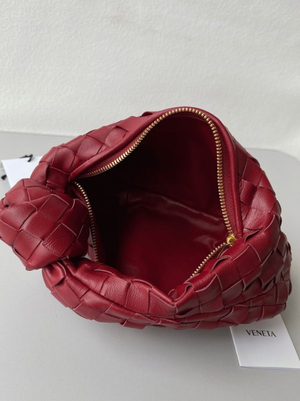 Faux Mini Sac Bottega Veneta BV Jodie en Rouge Foncé – Image 2
