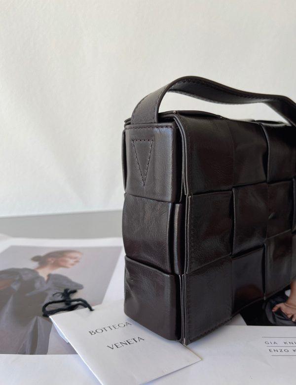 Faux Sac Bottega Veneta Cassette en Fondant – Image 2