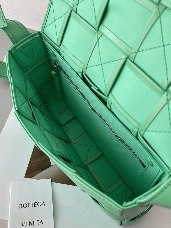 Contrefaçon Sac Bottega Veneta Cassette en Fontaine – Image 8