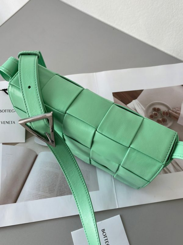 Contrefaçon Sac Bottega Veneta Cassette en Fontaine – Image 6