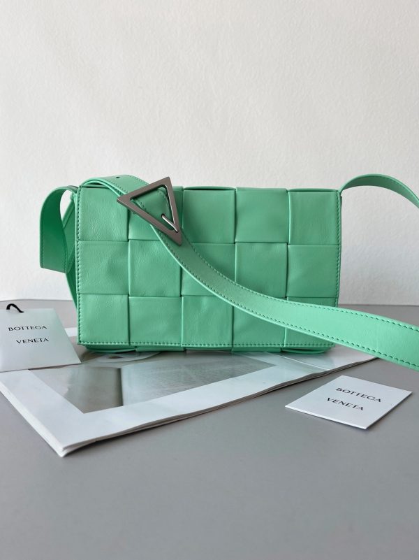 Contrefaçon Sac Bottega Veneta Cassette en Fontaine – Image 4