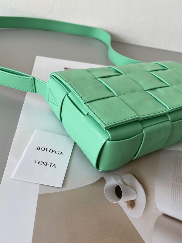 Contrefaçon Sac Bottega Veneta Cassette en Fontaine – Image 2