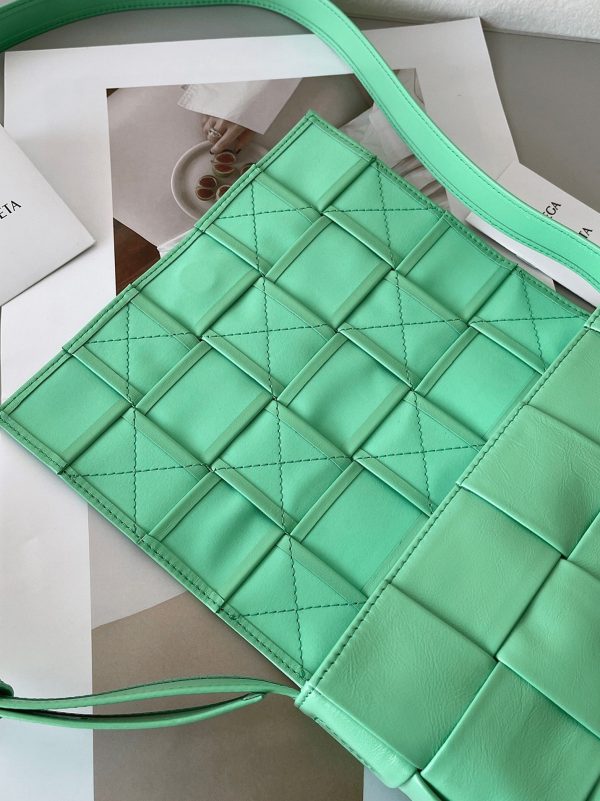 Contrefaçon Sac Bottega Veneta Cassette en Fontaine – Image 9