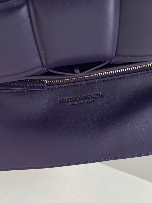 Réplique Sac Bottega Veneta Padded Cassette en Violet – Image 8