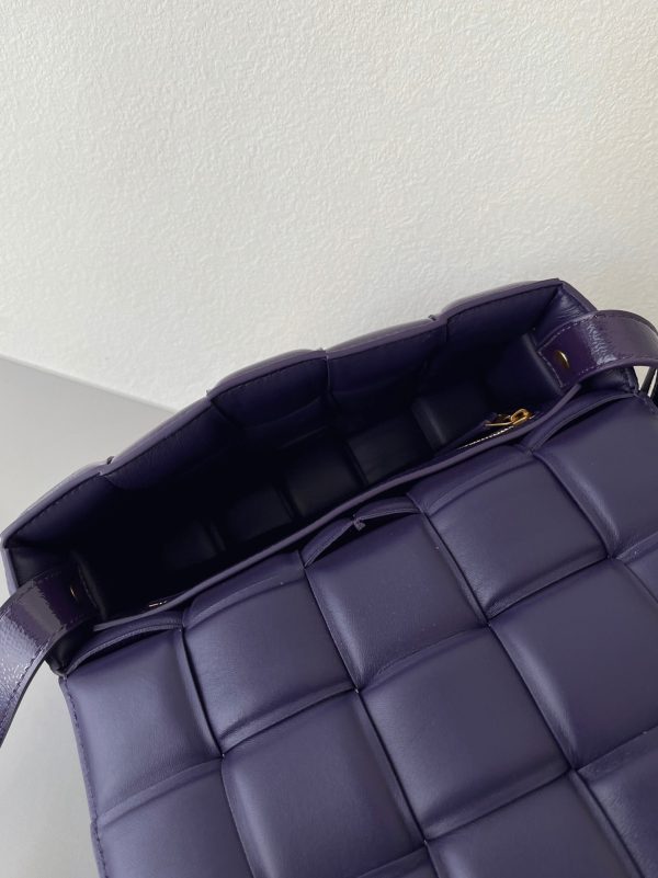 Réplique Sac Bottega Veneta Padded Cassette en Violet – Image 3