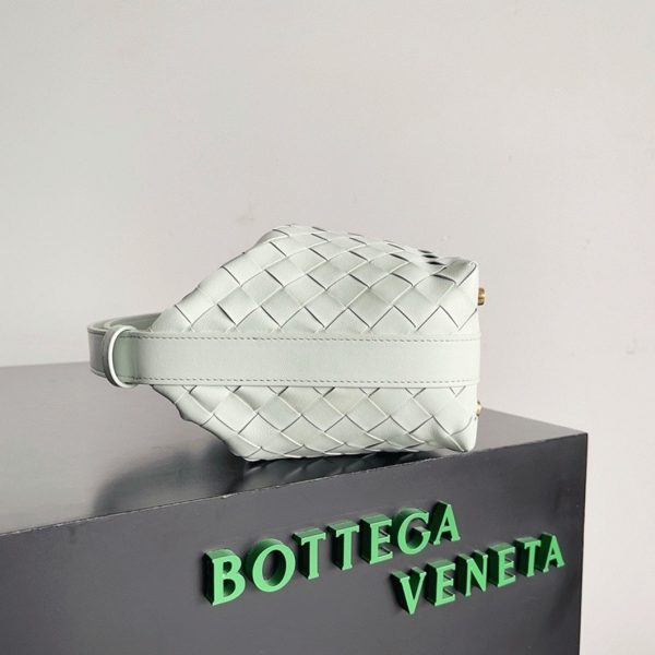 Fausse Bottega Veneta Mini Wallace Bag en Glacier – Image 4