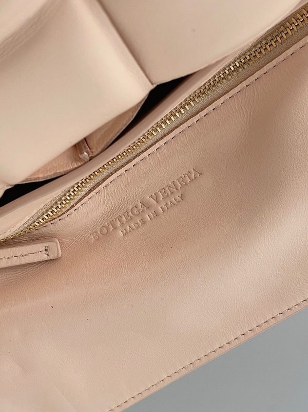 Réplique du sac Bottega Veneta Padded Cassette en Melon – Image 6