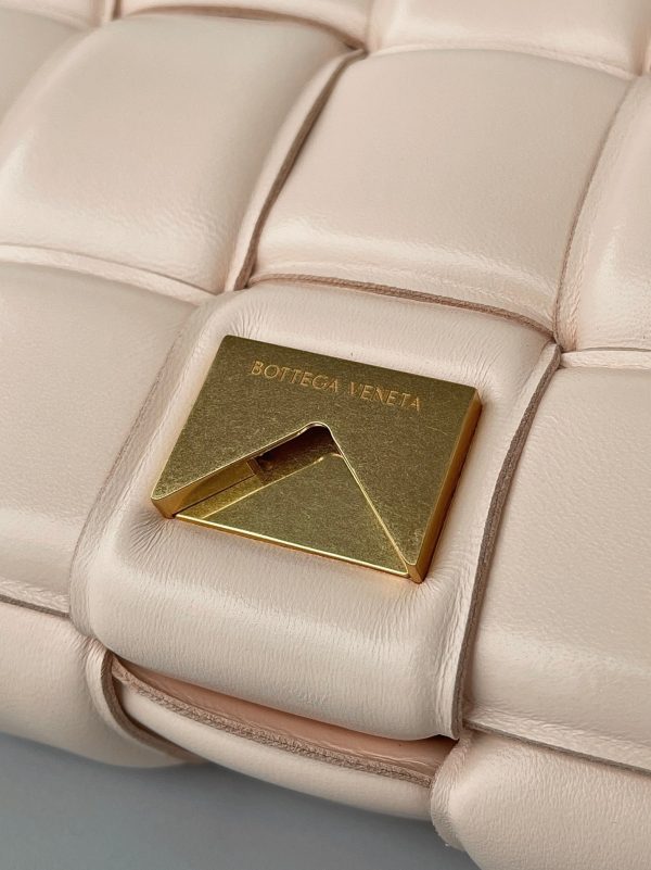 Réplique du sac Bottega Veneta Padded Cassette en Melon – Image 5