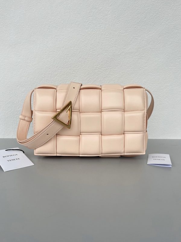 Réplique du sac Bottega Veneta Padded Cassette en Melon – Image 2
