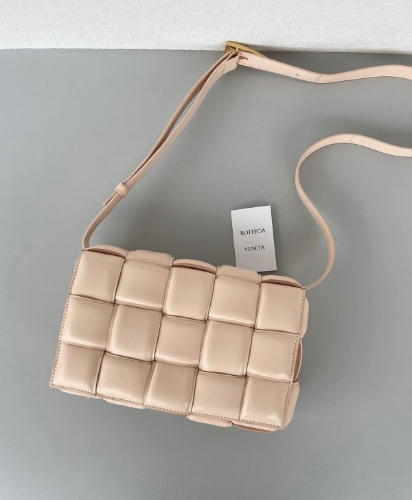 Réplique du sac Bottega Veneta Padded Cassette en Melon – Image 9