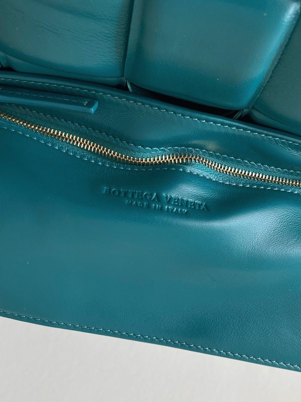 Fausse Bottega Veneta Padded Cassette en Mallard – Image 6