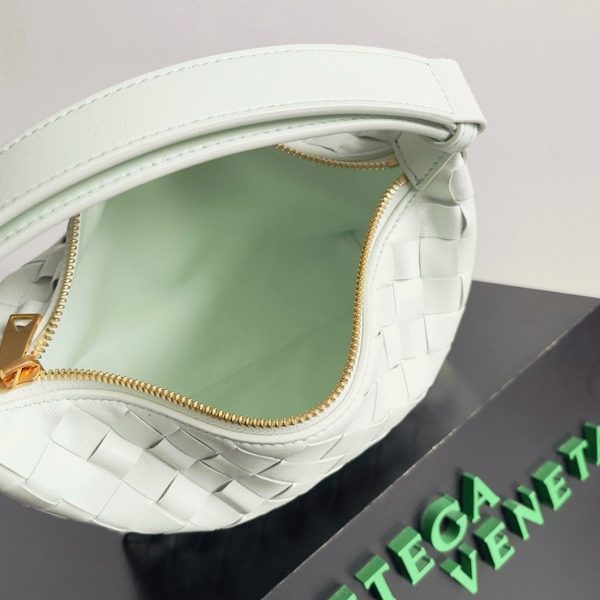 Fausse Bottega Veneta Mini Wallace Bag en Glacier – Image 2