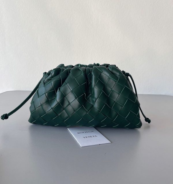 Contrefaçon Mini Pochette Bottega Veneta avec Sangle en Raintree – Image 8