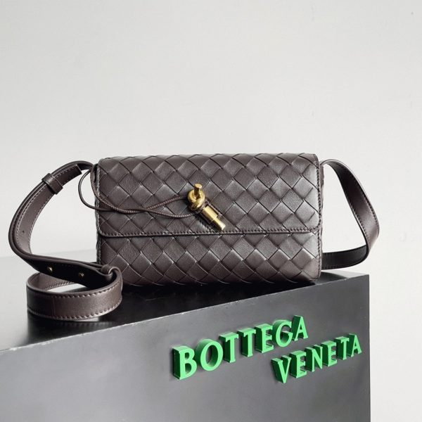 Réplique mini sac Bottega Veneta Andiamo Cross-Body en Barolo – Image 2