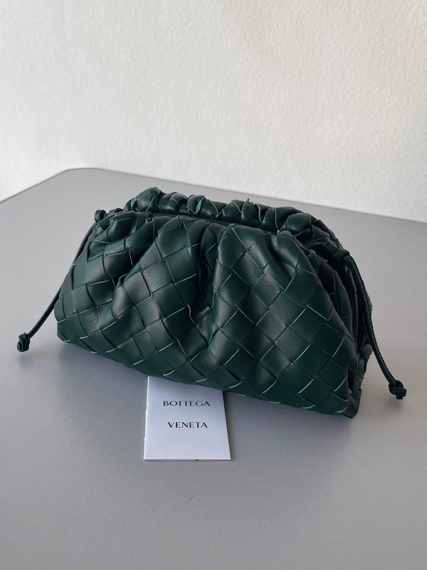 Contrefaçon Mini Pochette Bottega Veneta avec Sangle en Raintree – Image 7