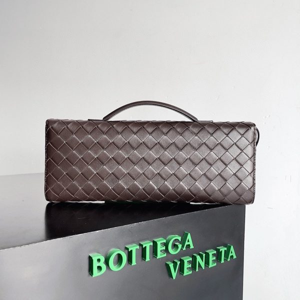 Fausse Bottega Veneta Andiamo Clutch avec Poignée en Cuir d'Agneau Intrecciato Fondant – Image 8