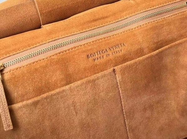 Réplique du sac Bottega Veneta Arco Medium en caramel – Image 7