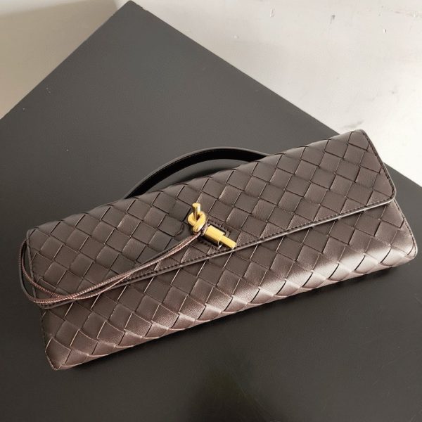 Fausse Bottega Veneta Andiamo Clutch avec Poignée en Cuir d'Agneau Intrecciato Fondant – Image 7